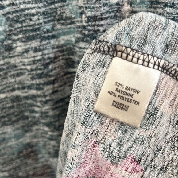 Van Heusen medium women’s blouse- bundle of 2 - Picture 10 of 11